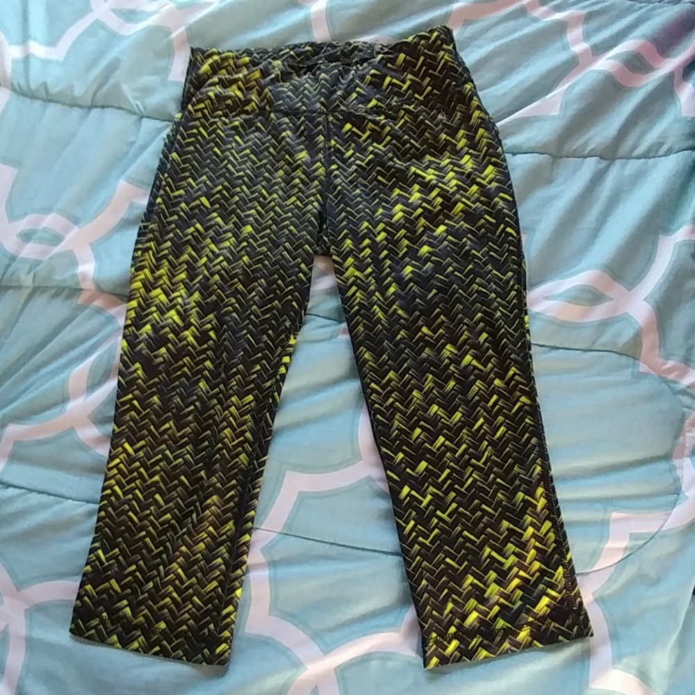 Danskin Now DRI-MORE Capri Yoga Pants